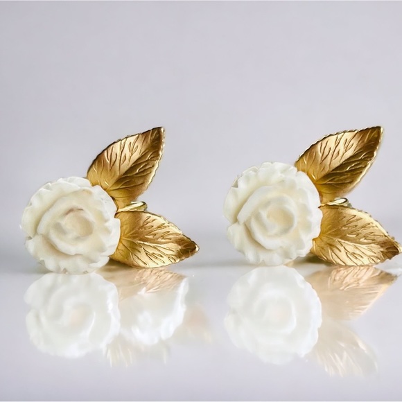 CRCO Jewelry - Vintage 1/20 12kt G.F. CRCO Carved Rose and Gold Leaves Screw Back Earrings